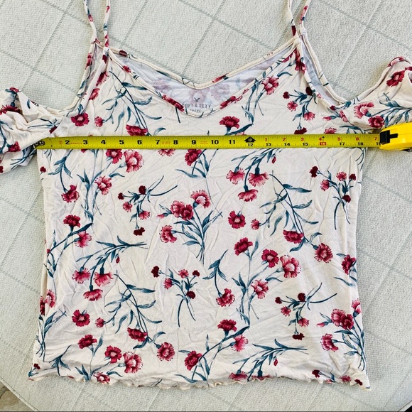 {AEO} Floral Cold Shoulder Top - Picture 5 of 6